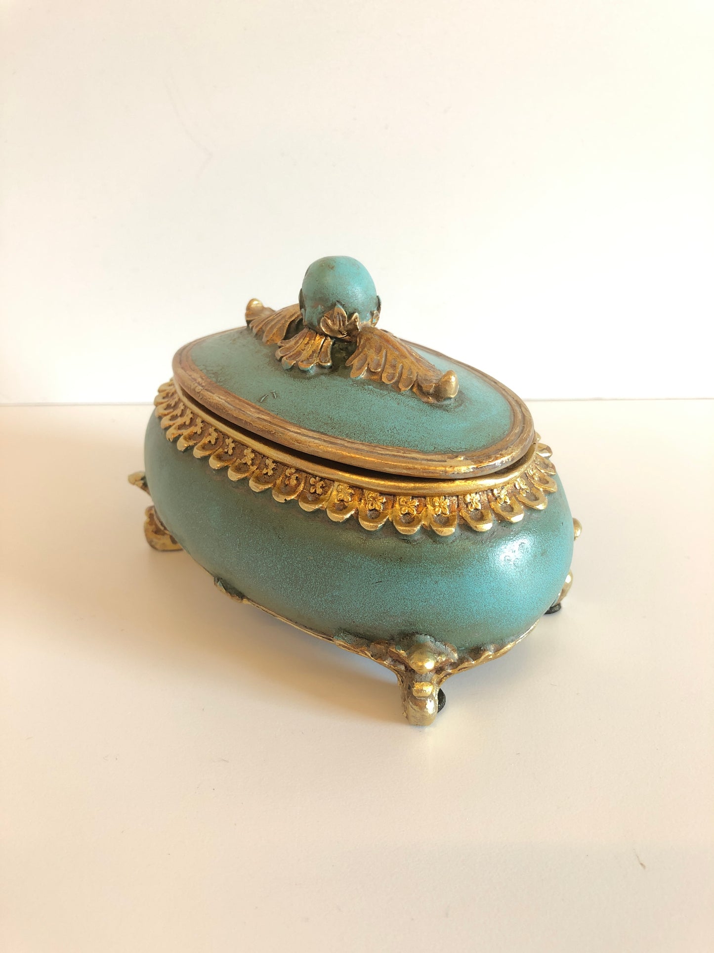 Jewelry emerald oval box