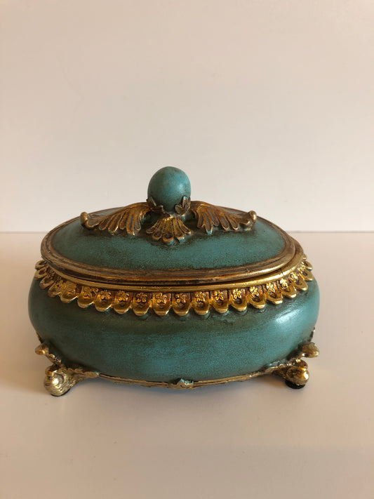 Jewelry emerald oval box