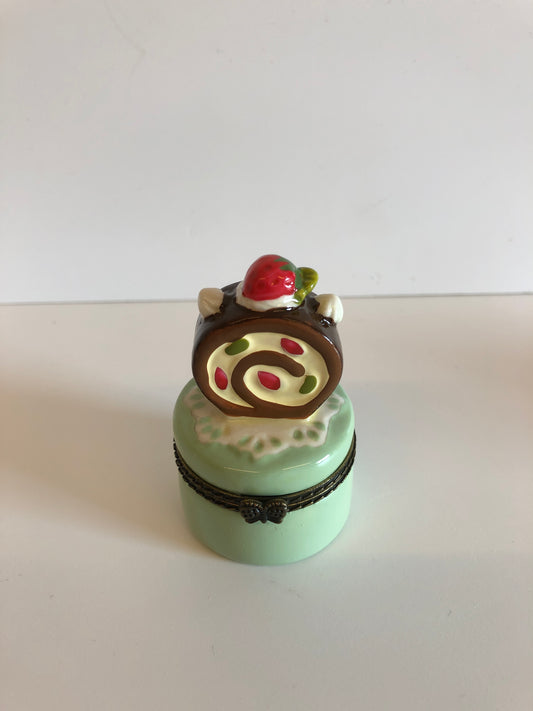 Jewelry box mini cake design