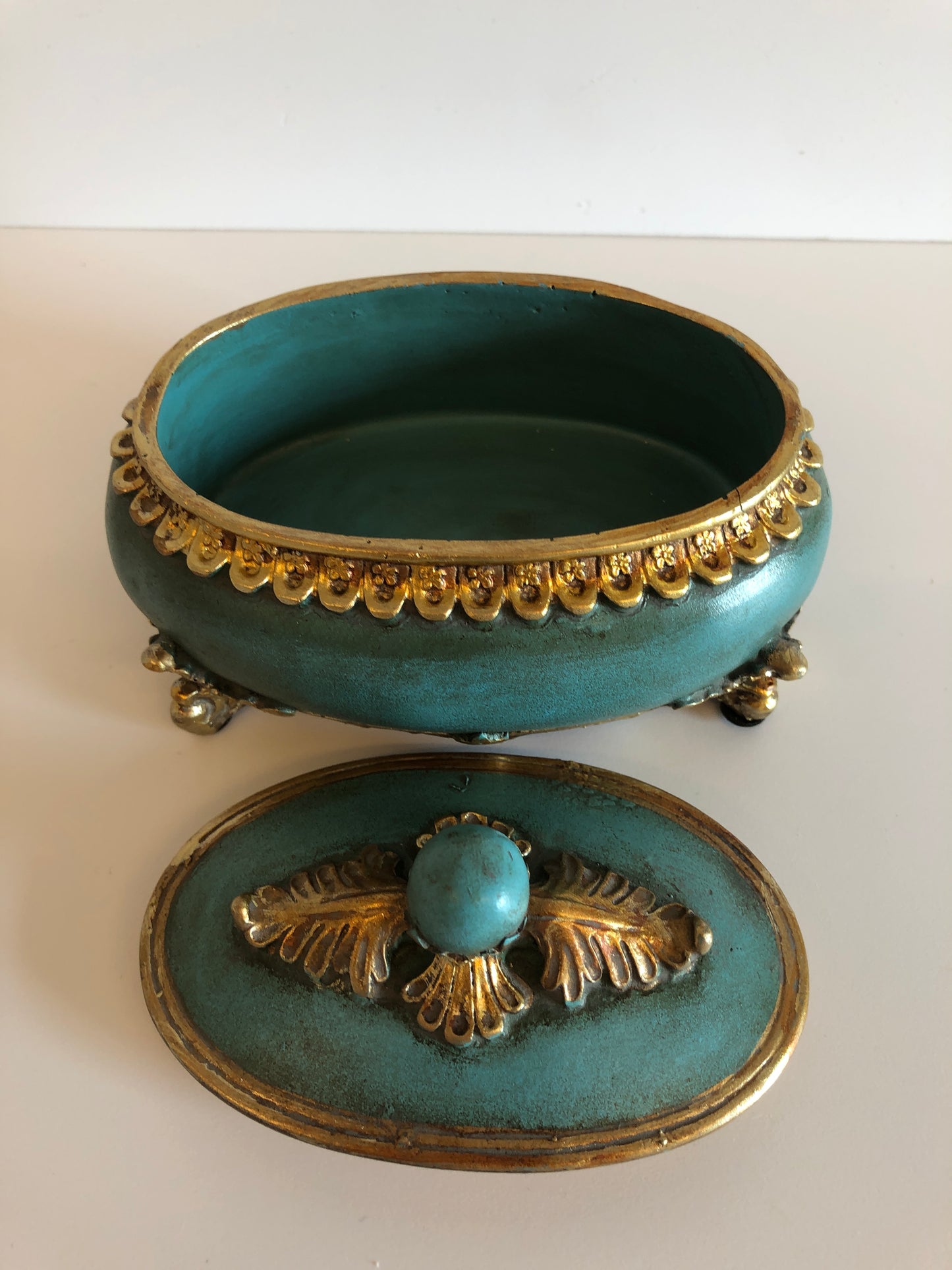 Jewelry emerald oval box